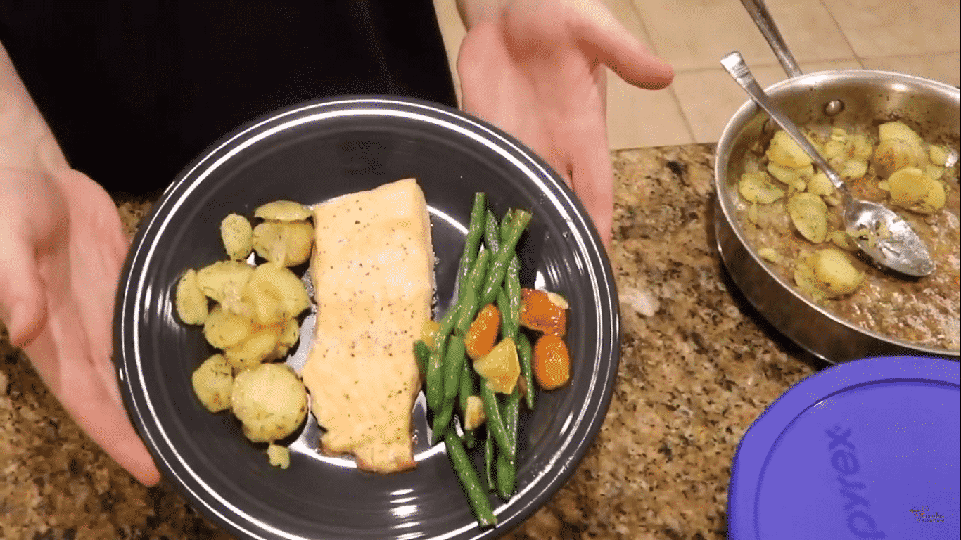 Roasted Salmon with Green Beans and Tomatoes"