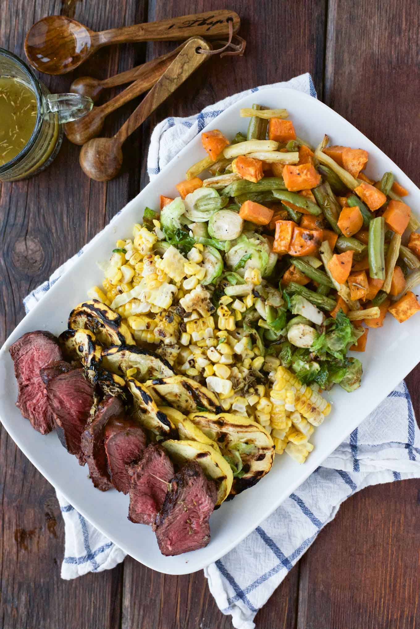 steak veggie salad"